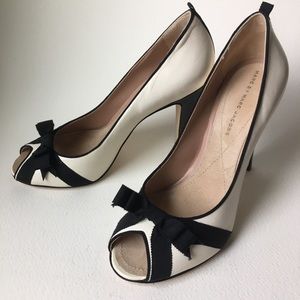 Marc Jacobs black bows white heels size 9